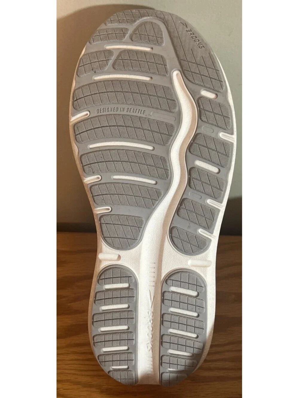 Women's Brooks Ghost Max L, White/White, 10 Wide(2E) US Used Clean!
